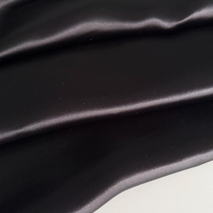 Italiaanse viscose-zijde-satijnstof, Italiaanse Alta Moda-stof, premium stof met zijde-look, luxe jurkstof, zwart, per meter verkocht
