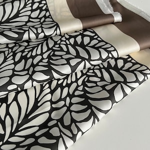 Crepé de China de seda exclusivo y de alta calidad: tejido elástico satinado, la mejor calidad, estampado de diseño con borde en el lateral