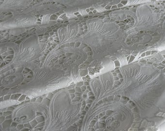 Exkl. italienische leichter bestickter Baumwollstoff - Florales Muster Ton-in-Ton,Stickerei Stoff, Designer Stoff, Premium Qualität +, weiß