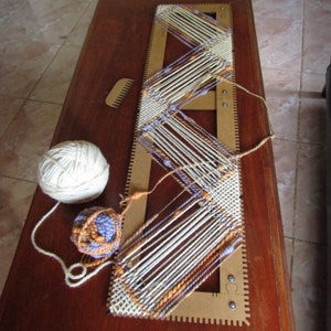 TELAR DE VIAJE 4 en 1. Telar dentado. Tapices, bufandas, chales. Hilo artístico. Fácil de armar y guardar. Regalo para el Día de la Madre.