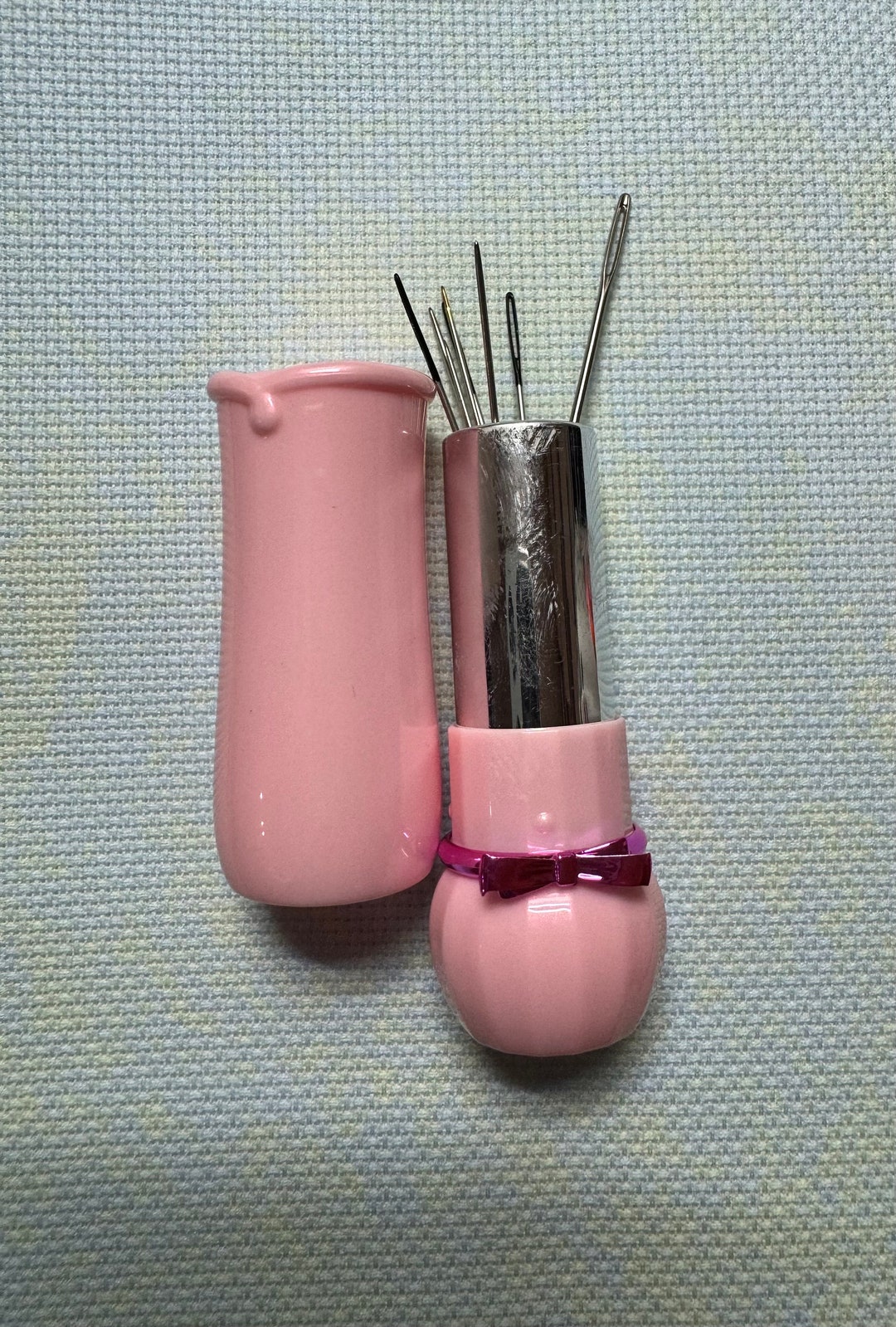 Pink Needle Holder, Bow Needle Holder, Novelty Needle Keeper