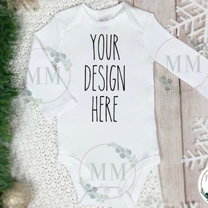 Długi rękaw Onesie Boże Narodzenie Mockup | Świąteczny Mockup | Dodaj swój projekt Baby Mockup | Pusty Biały Onesie Mockup | | Mockupy dla Rzemieślników