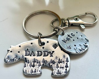 Daddy Bear keychain, Papa bear keychain with evergreen forest , dad keychain , personalized keychain, gift for dad, Father’s Day gift