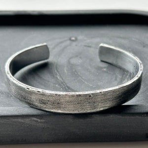 Pulseira rústica personalizada com mensagem oculta, pulseira de punho escovado antigo, dia dos pais, pulseira masculina, punho unissex, punho escuro masculino