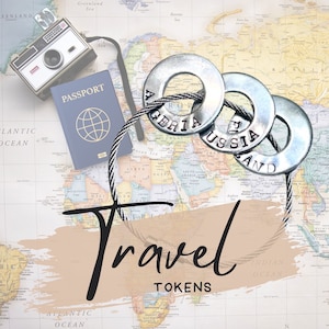 Travel tokens keychain, travel lover gift, travel keychain, washer tokens, traveler's keepsake, personalized travel tags, Jetons de voyage