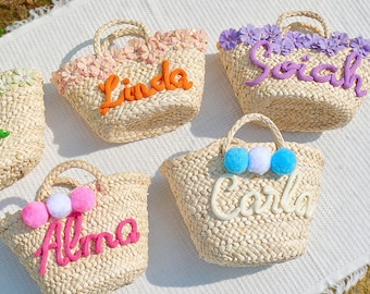 Personalized straw bridesmaid handbag, Custom hand-held gift basket, Summer Wedding Gift, Bridesmaid beach bag gif