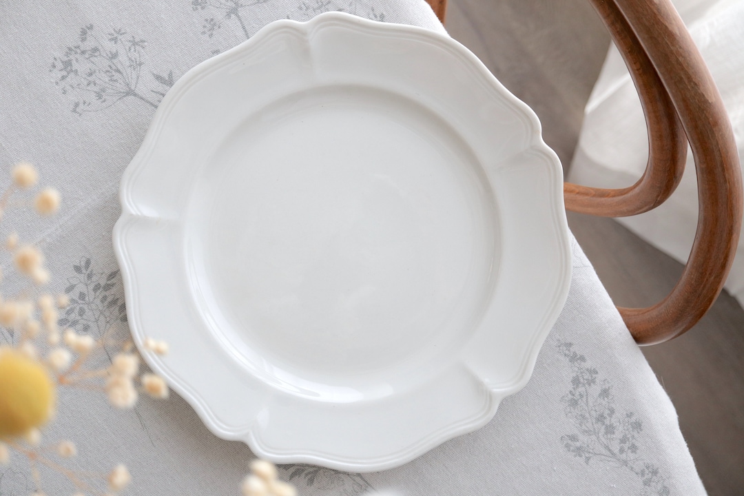 Vintage Red Cliff Ironstone Fine China heirloom Scalloped Edge 11 White Dinner Platemade in USA