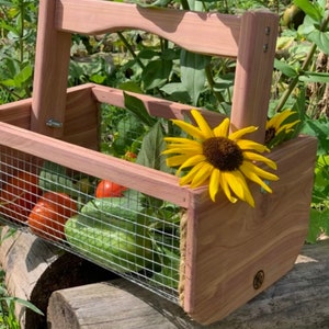 Cedar Garden Handmade Harvest Basket, Vegetable Egg Picnic Flower Hod