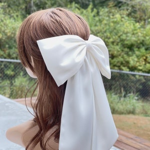 Big white satin hair bow,   giant bows wedding hair bow, wedding dress bow, hair bow for women, hair  barrette. wedding,  bridal,