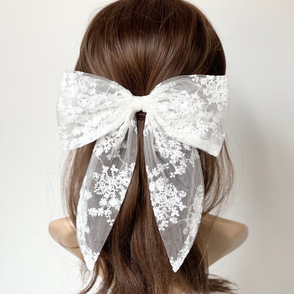 Hair bow for wedding, wedding bow, bridal shower gift, hair bow for women, floral hair bow, hair bow, white bow, bow. Hair accessories