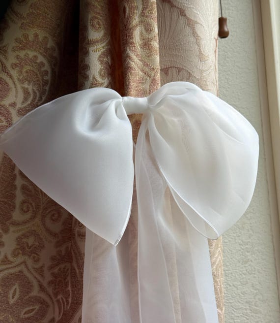 Oversized Organza Bridal Bow Veil, Detachable Wedding Dress  display picture 3