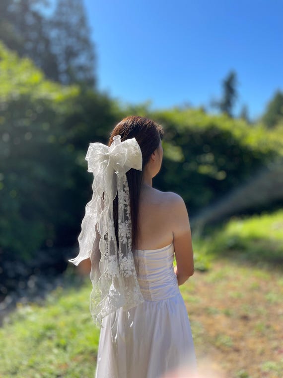Ivory Oversized Organza Bridal Bow Veil, Detachable Wedding Dress Accessory Detachable Wedding Dress Bow, Organza Detachable Bridal Bow  main image 2