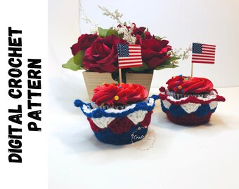 Modello porta cup cake all'uncinetto, decorazione del 4 luglio, decorazione per feste, mini cestino all'uncinetto, decorazione patriottica, decorazione del Giorno dell'Indipendenza