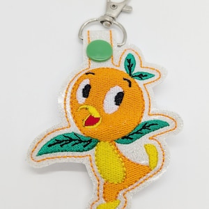 Llavero con dije bordado para bolso inspirado en el pájaro naranja de Disney