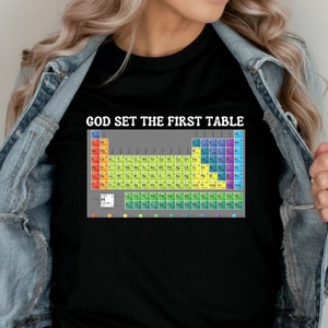 God Set The First Table, Table of Elements Shirt, Science T-shirt, Chemie Shirt Gift Short-Sleeve Unisex T-Shirt van Wear Your Character