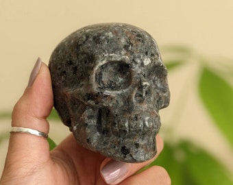 Yooperlite Skull, High glow under UV