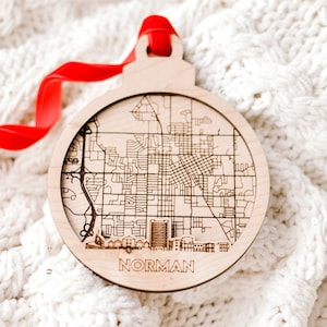 Ornament skyline kaart Norman Oklahoma - uniek kerstcadeau met reisthema, stadssouvenir en gepersonaliseerde aandenken
