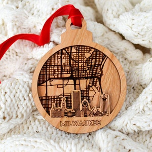 Milwaukee Wisconsin Skyline Map Ornament - Uniek kerstcadeau met reisthema, stadssouvenir en gepersonaliseerde aandenken