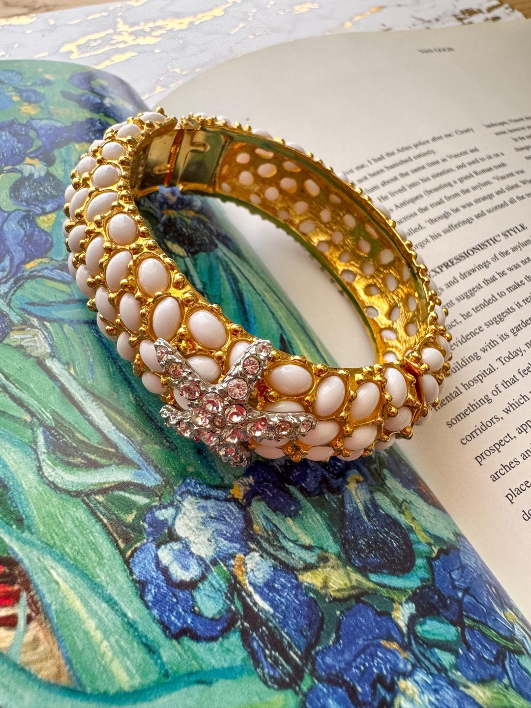 KJL by Kenneth Jay Lane バングル | ホワイトカボション＆ライン