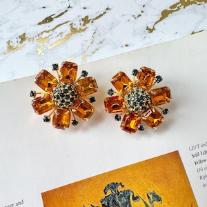 Orecchini vintage a clip con fiori e strass in ambra di Joan Rivers – Orecchini floreali vistosi – Cluster di cristalli color oro – Gioielli audaci e glamour