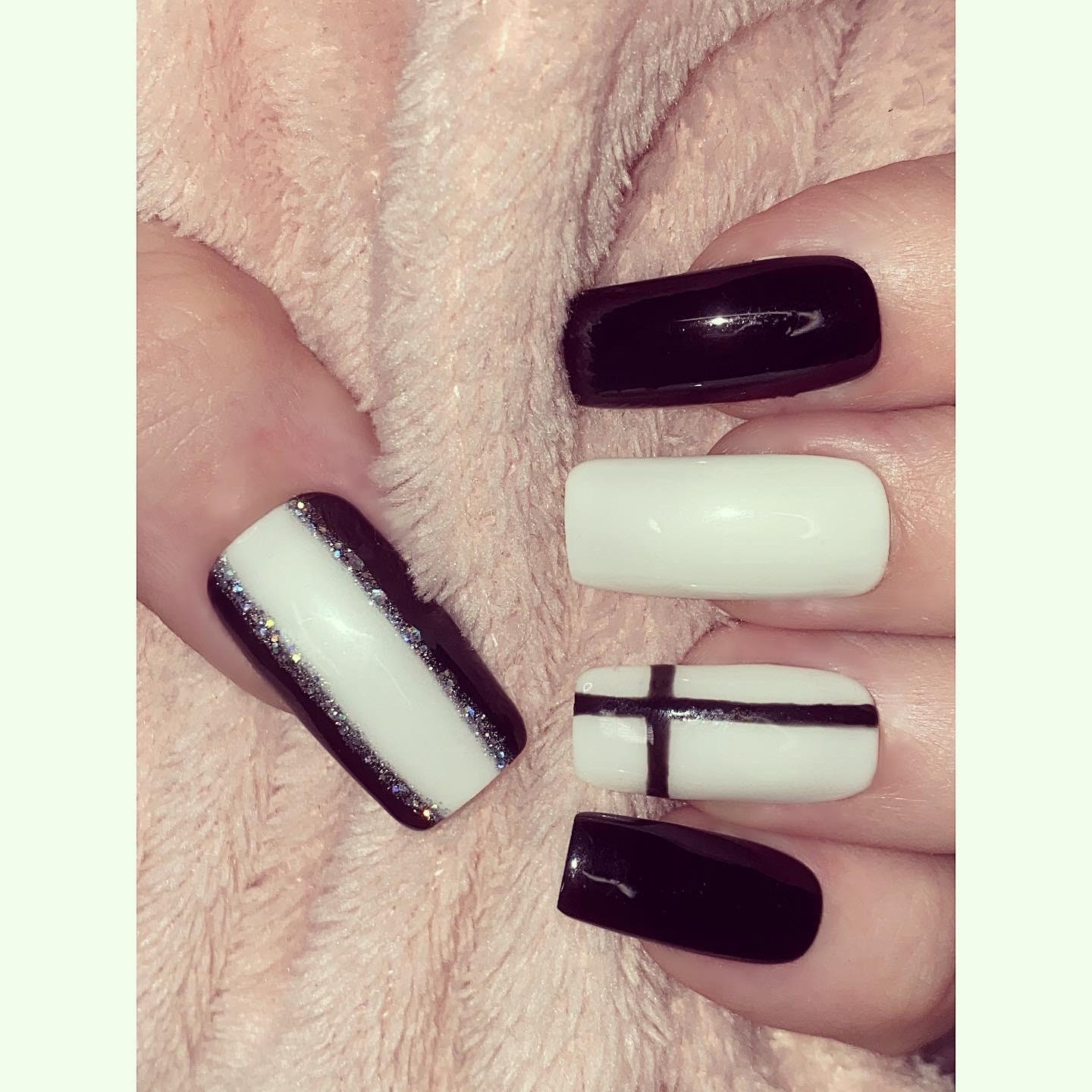 Classic Black and White Press on Nails | Etsy