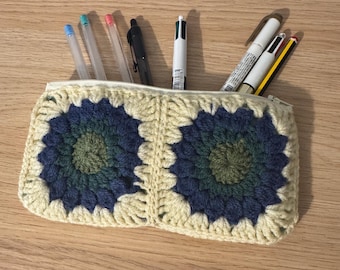 Crochet pencil case / pouch