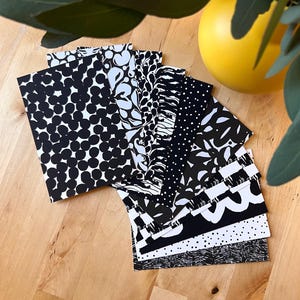 Lot de 10 cartes postales motif abstrait noir et blanc à gros points, lot de 10 cartes vierges abstraites