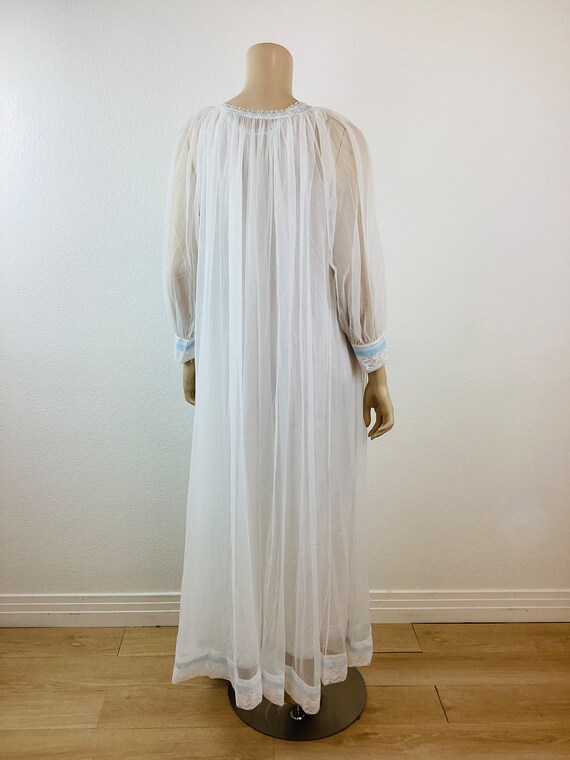 Vintage 1960s WHITE NYLON 2pc Night Gown & Bed Ja… - image 8