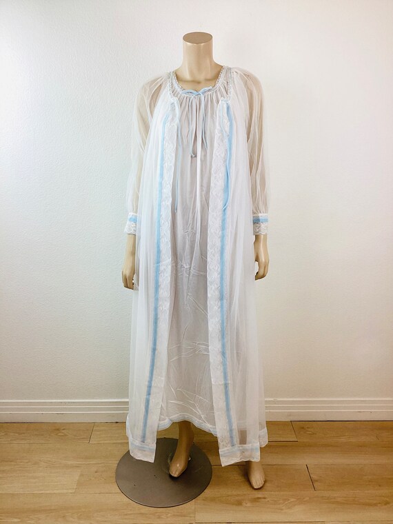 Vintage 1960s WHITE NYLON 2pc Night Gown & Bed Ja… - image 5