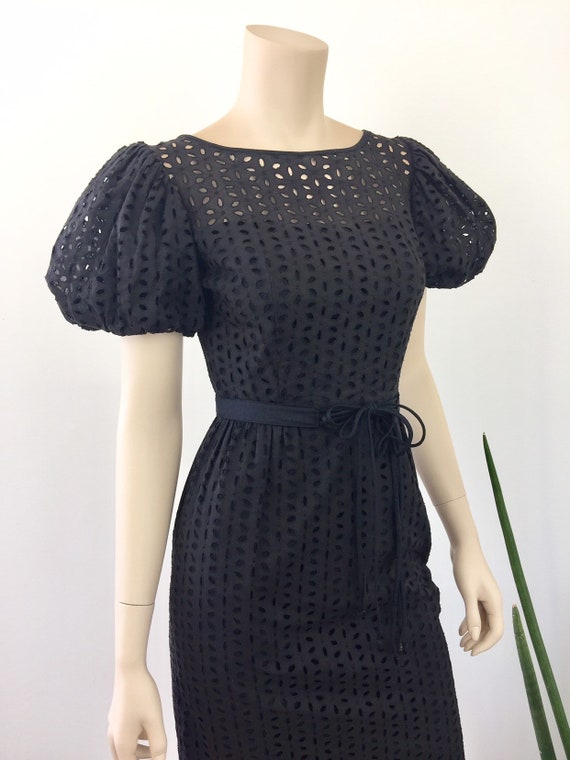 1950s 1960s Vintage COTTON EYELET PUFF Sleeve Bla… - image 3