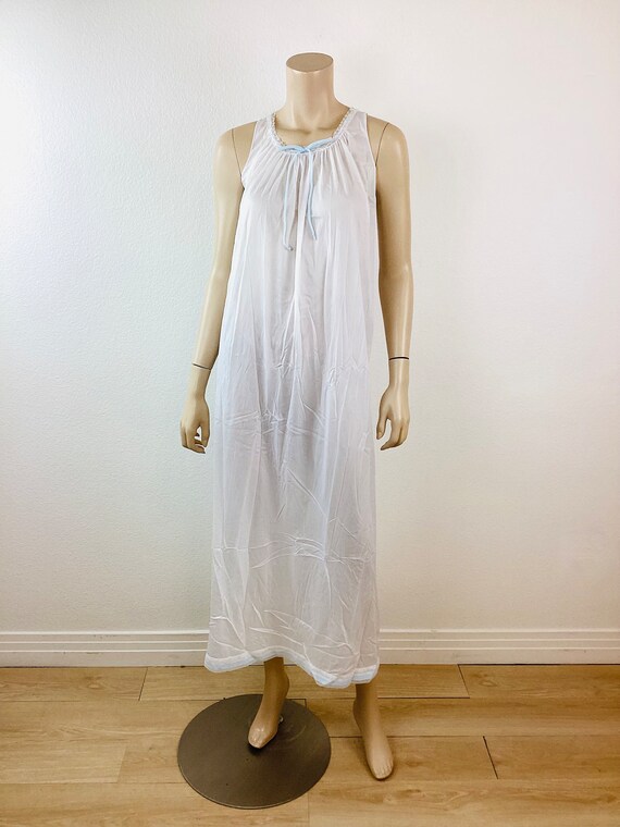 Vintage 1960s WHITE NYLON 2pc Night Gown & Bed Ja… - image 2