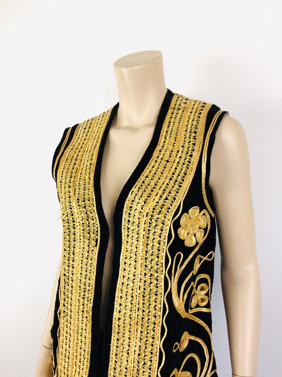 Vintage 1960s GOLD METALLIC EMBROIDERED & Black V… - image 4