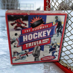 The Ultimate Hockey Trivia Board Game vintage  2000 outset media made in Canada Sports trivia hockey gift stocking stuffer sports gift