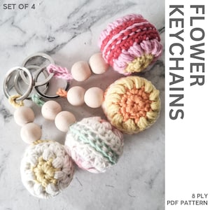 DIGITAL download // Flower Keychain PATTERN / Crochet Keyring / Flower Pattern / gift for her / keychain pattern / crochet keychain