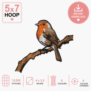 Op de afbeelding: Geborduurde patch van een Europese roodborst op een tak. De vogel heeft oranje, bruine en witte details. De patch is 10,16 x 8,89 cm en vereist een 5x7 borduurring. Het ontwerp gebruikt 6 kleuren en 12.020 steken.