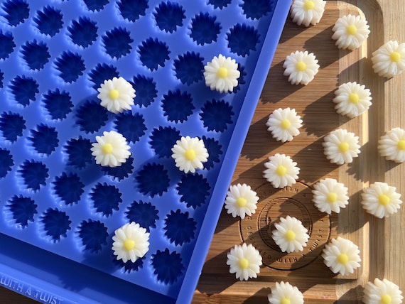 Daisy Scrape n Scoop Wax Tray Silicone Mould. Flower Wax Melt Mould. Scoop Wax Mold