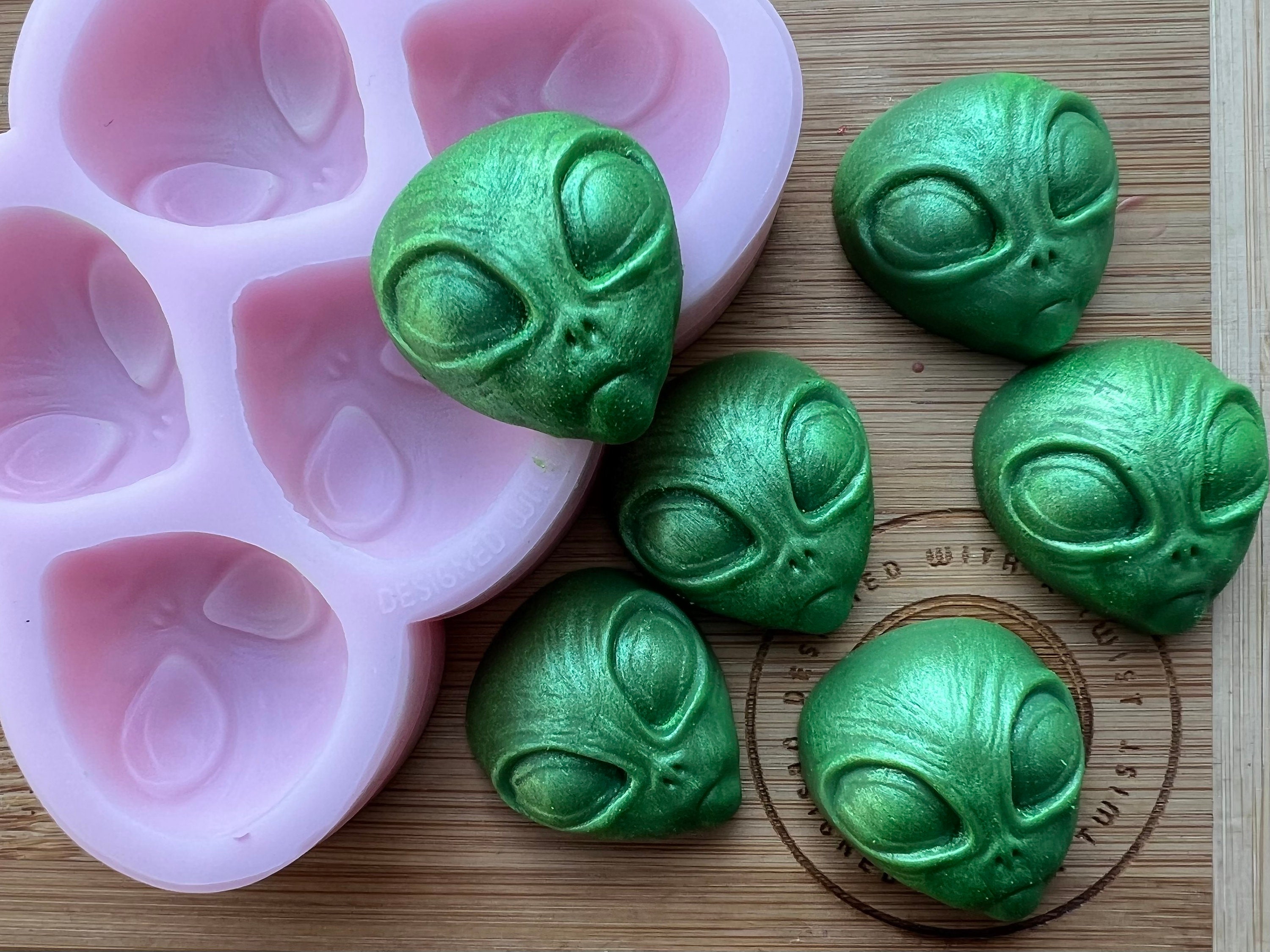 Mini 3d Alien Head Wax Melt Silicone Mold for Wax. Alien Wax Melt Silicone Mould.