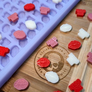 Kiss Me Scrape n Scoop Wax Tray Silicone Mould. Wax Melt Mould. Valentines Scoop Wax Mold