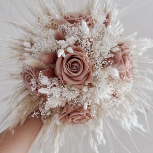 Brautstrauß "Boho Bride Altrosa" aus Trockenblumen/Dried Flowers, Bräutigamanstecker, Brautjungfernstrauß, Haarkamm, Tortenaufleger