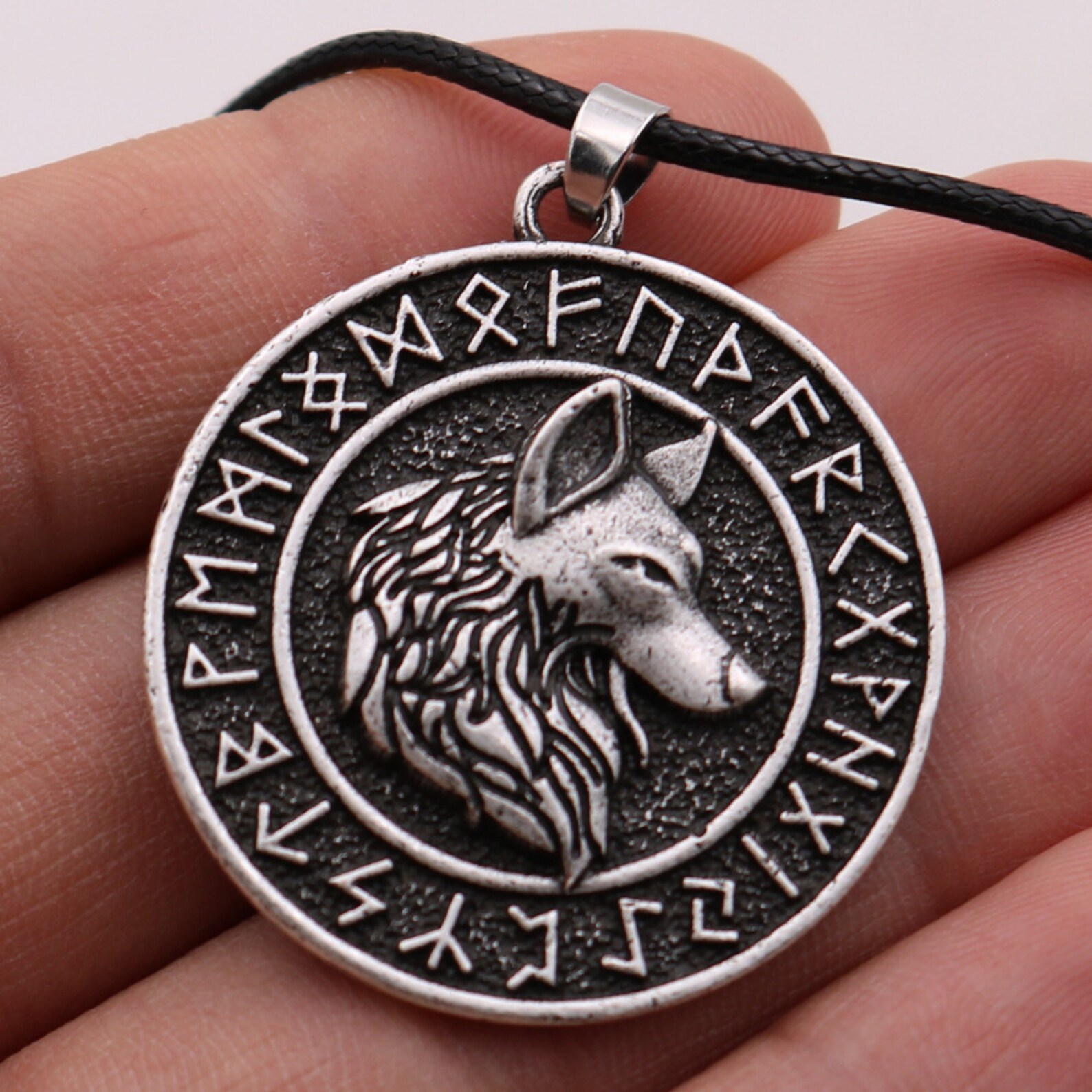 Medieval Ring Großes Zinn Rune Amulett – Nordische Halskette, Wikinger Anhänger | Von Pepi, Silberfarben Viking Trophy