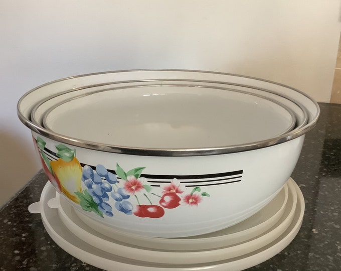 Vintage GMI Enamelware Nesting Bowls With Plastic Lids, Vintage Storage Bowls With Fruit Pattern
