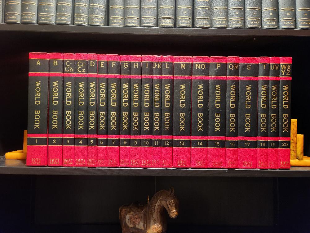 Vintage World Book Encyclopedia COMPLETE 1971 Set, Red & Black