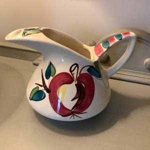 Apple Puritan Pottery Pitcher, 1940’s Retro Apple Pottery, Kitchen Apple Pitcher, Apple Creamer, Lemonade, Water Pitcher, Vintage Kitchen
