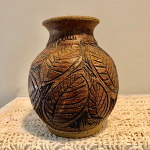 Vintage MacGregor Signed Pottery Vase, Etched Leaf  Pattern Pottery Pot, Art Pottery Collectible, Glossy Glaze Pottery, Pottery Vase