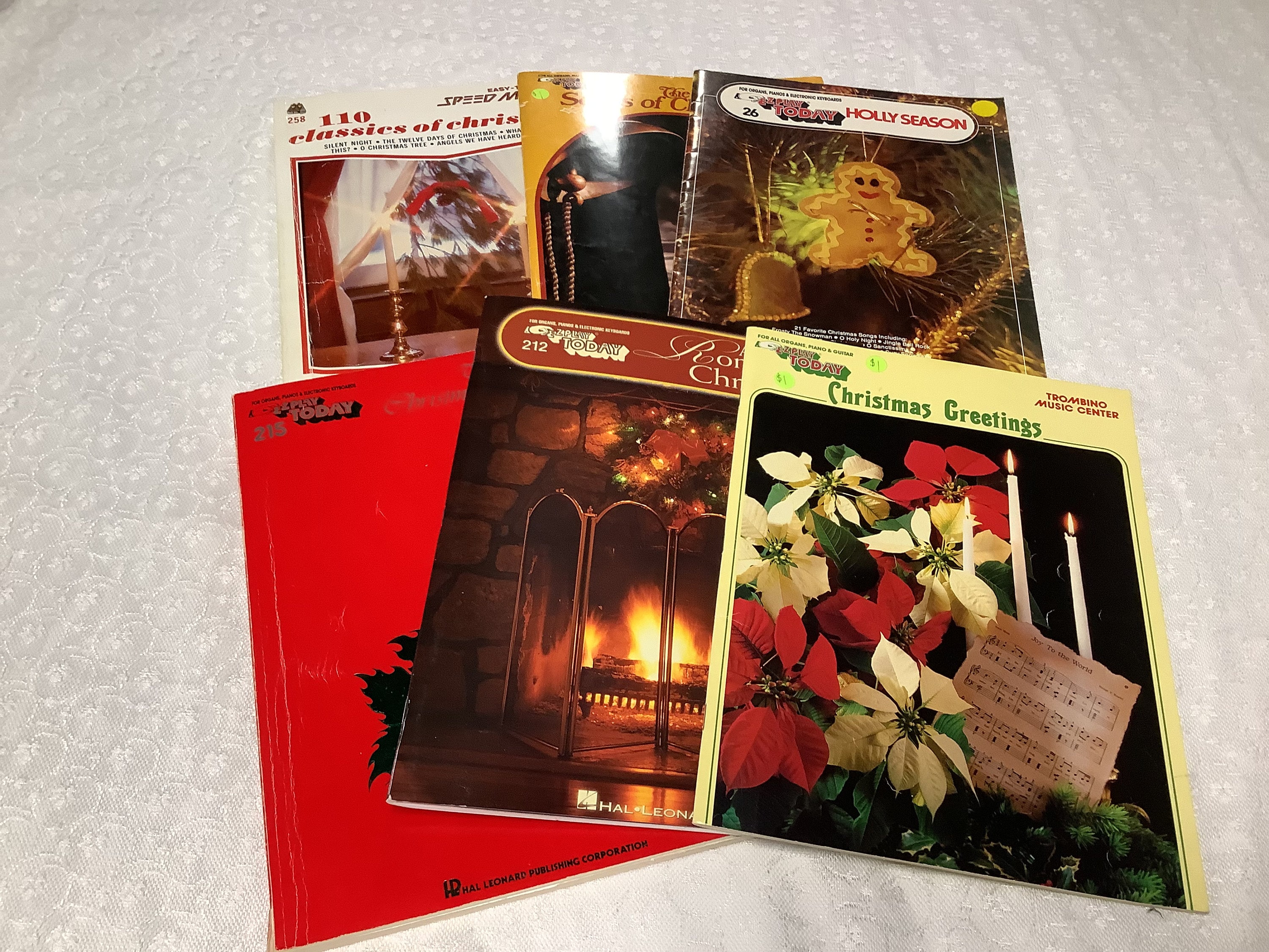 EZ Play Today Music Books, 5 Hal Leonard 1975 Music For Piano, Organ & Keyboard, Songs of Christmas,Holly Season,Romantic Christmas,Classics