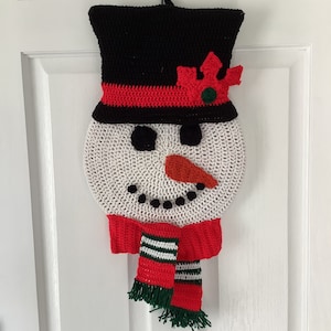 Vintage Frosty the Snowman Decor, Snowman Wall Hanging, Hand-Made Frosty the Snowman Wall Decor, Hand- Crocheted Snowman Wall Hanging