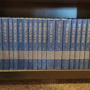 The World Book Encyclopedia COMPLETE Set 21 + 2 Vols (1983), Homeschool Books, Library Decor, Office Staging, Movie Set Staging Book Decor