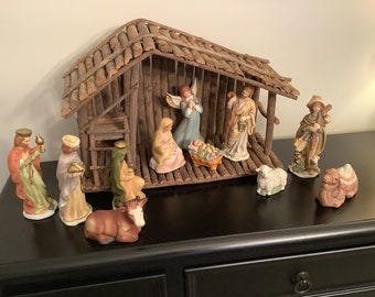 Vintage Nativity Set, With Stable and Figurines, Christmas Nativity Set, Religious Christmas Decor, 11 Nativity Figurines, Family Traditions