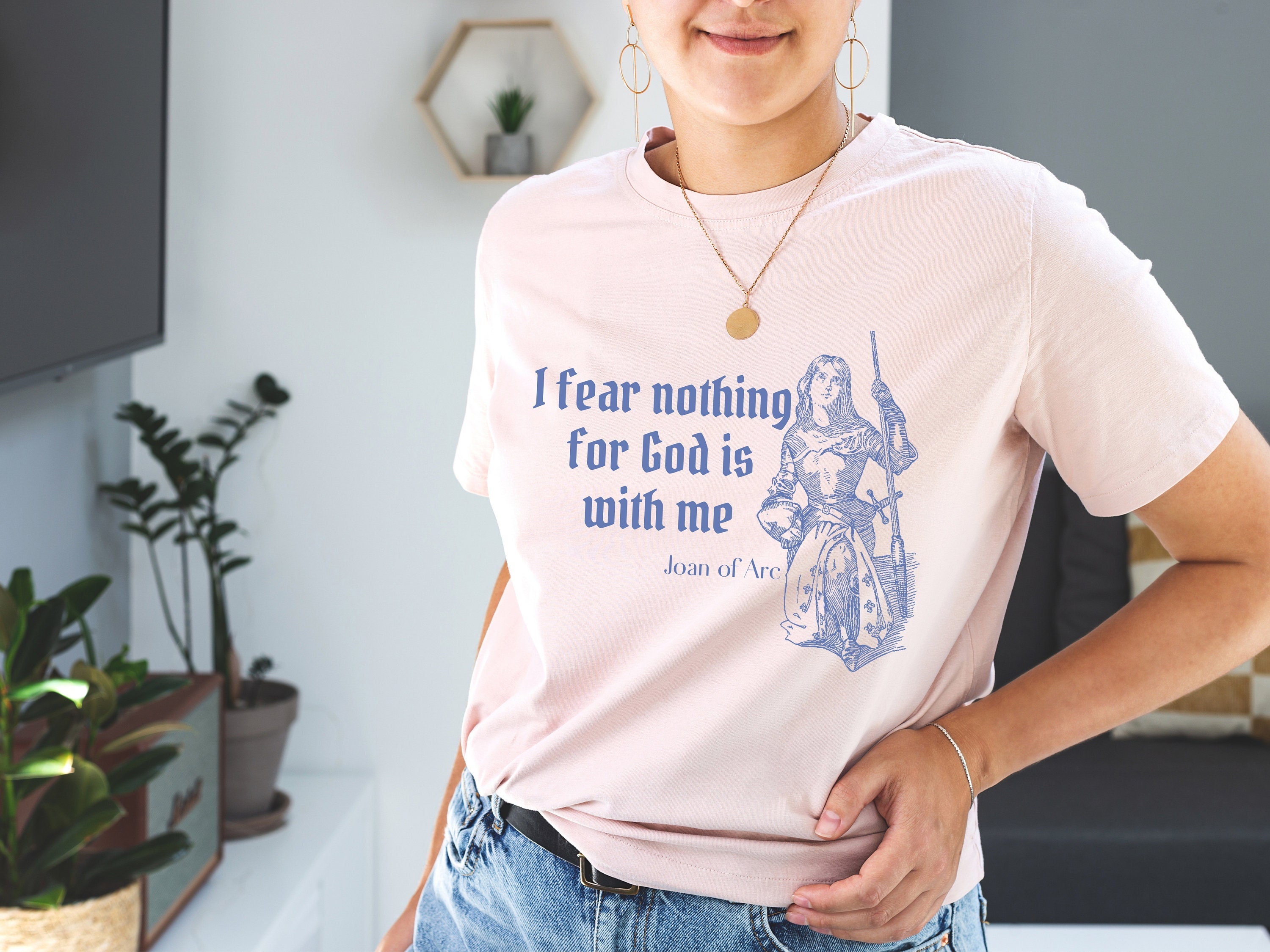 I Fear Nothing For God Is With Me Kurzärmeliges Unisex T-Shirt, St. Joan of Arc T-Shirt, Katholische Heilige T-Shirt, Katholische Heiliger Zitat Geschenke,