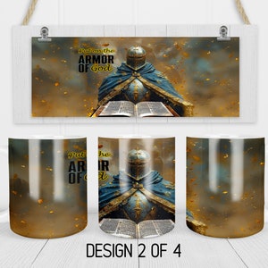 Peut inclure: Une tasse en c&eacute;ramique blanche avec un motif de chevalier en armure tenant un livre. L'arri&egrave;re-plan est brun dor&eacute; avec des paillettes dor&eacute;es. Le texte "Put on the Armor of God" est imprim&eacute; sur la tasse.